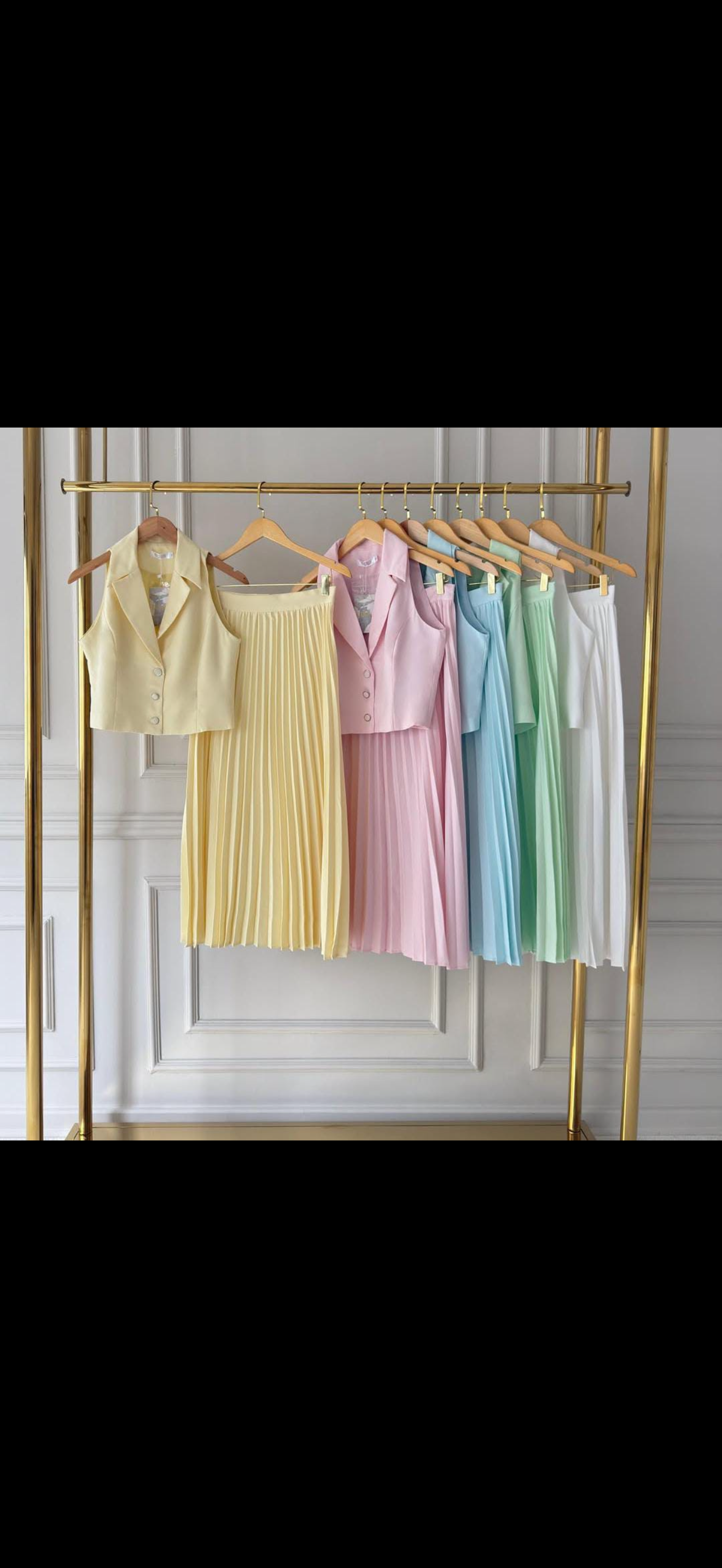 Conjunto Colete com Saia Plissada