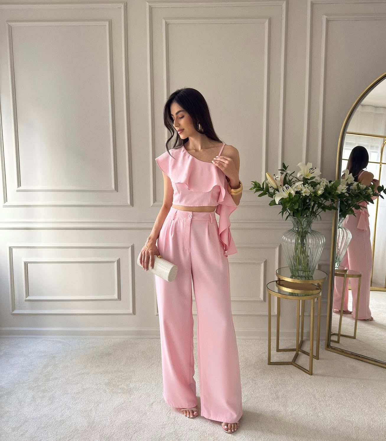 Conjunto Cropped Ombro Único com Calça Pantalona