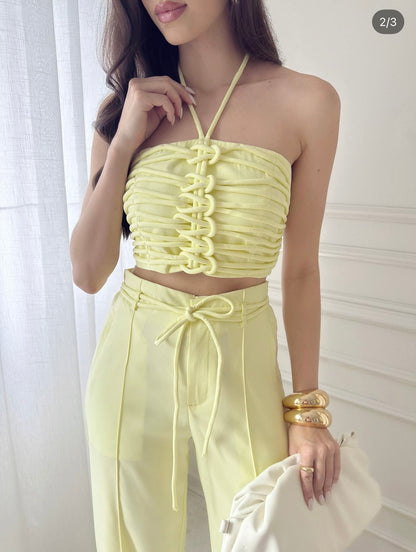 Conjunto Cropped com Detalhe Trançado e Calça Pantalona