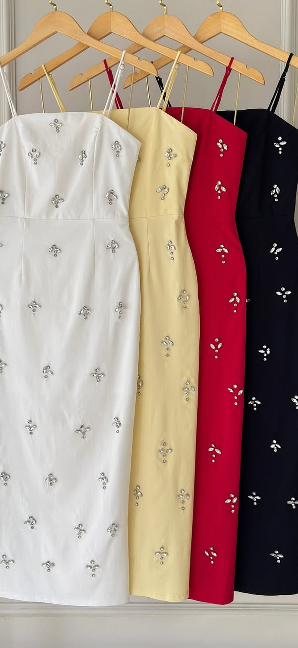 Vestido Midi Bordado com Aplicações